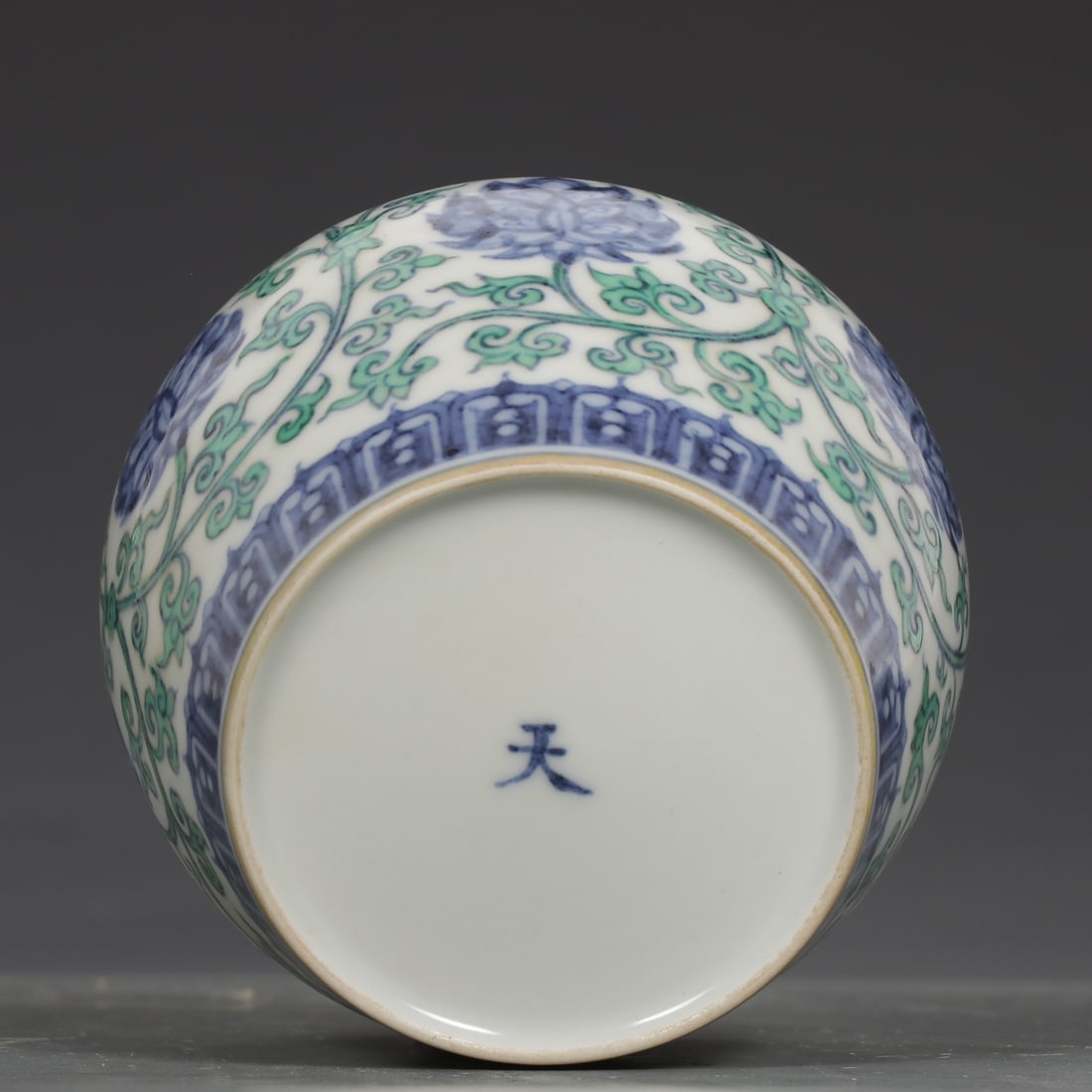 An Exquisite Doucai Lotus Pattern Jar - 9