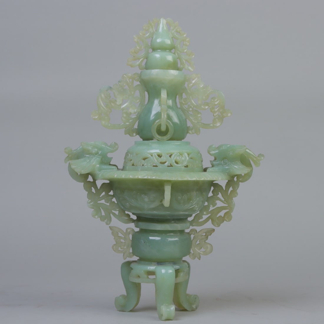 An Exquisite Serpentine Jade Double-Ears and Tripod Censer: An Exquisite Serpentine Jade Double-Ears and Tripod Censer Qing Dynasty, China Size:31cmx20cm Weight:1619g (The Dimensions Of All Batches Are Manually Measured.If You Need More Detailed