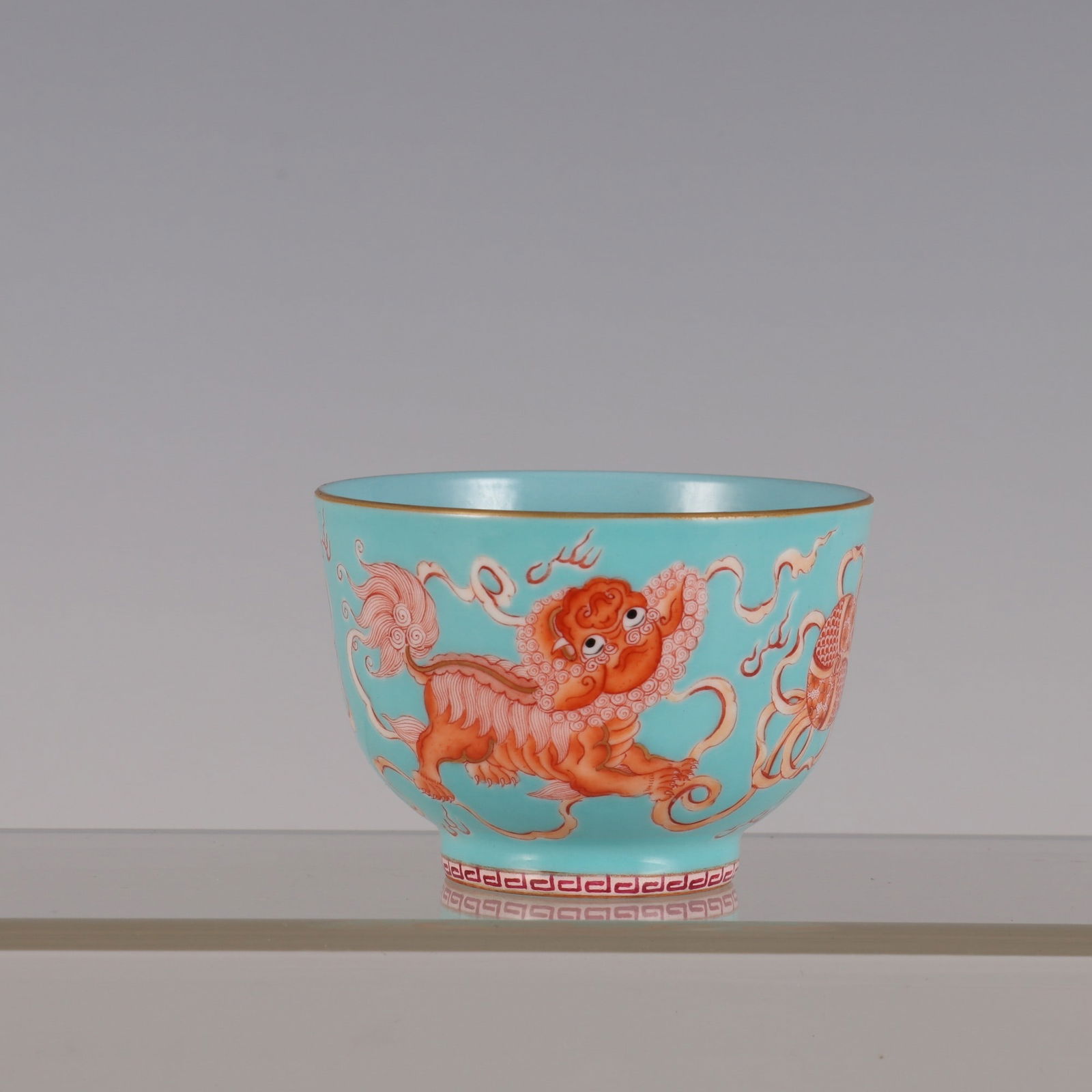 An Exquisite Iron-Red Green Ground Lion Pattern Cup - 3