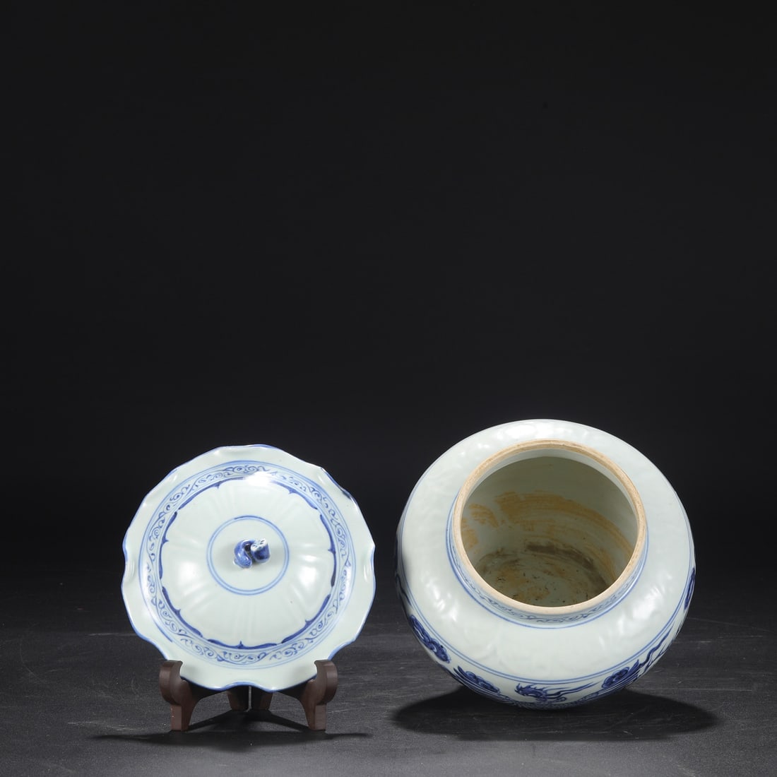 An Exquisite Blue and White Phoenix Pattern Jar - 4