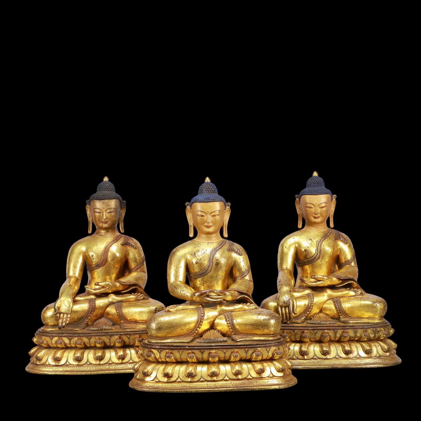 A Exquisite A Set of Gilt Bronze Statue of Sakyamuni: A Exquisite A Set of Gilt Bronze Statue of Sakyamuni Ming Dynasty, China Size:33.5cmx23.5cmx42cm Weight:34650g (The Dimensions Of All Batches Are Manually Measured.If You Need More Detailed