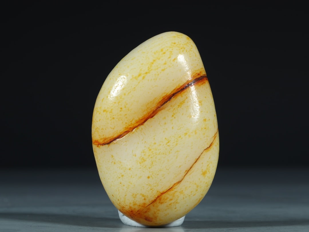 An Exquisite White Jade Ornament: An Exquisite White Jade Ornament Qing Dynasty, China Size:7.8cmx5.1cmx4.1cm Weight:265g (The Dimensions Of All Batches Are Manually Measured.If You Need More Detailed Information, Please Contact