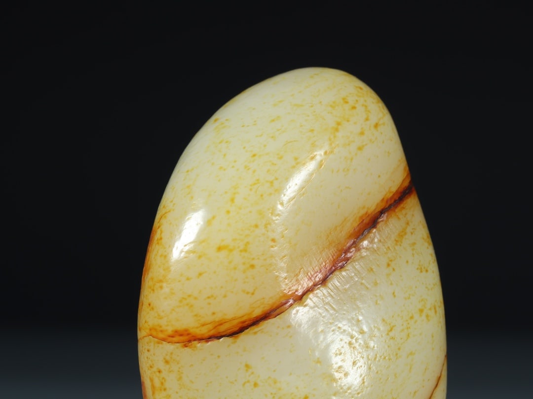 An Exquisite White Jade Ornament - 3