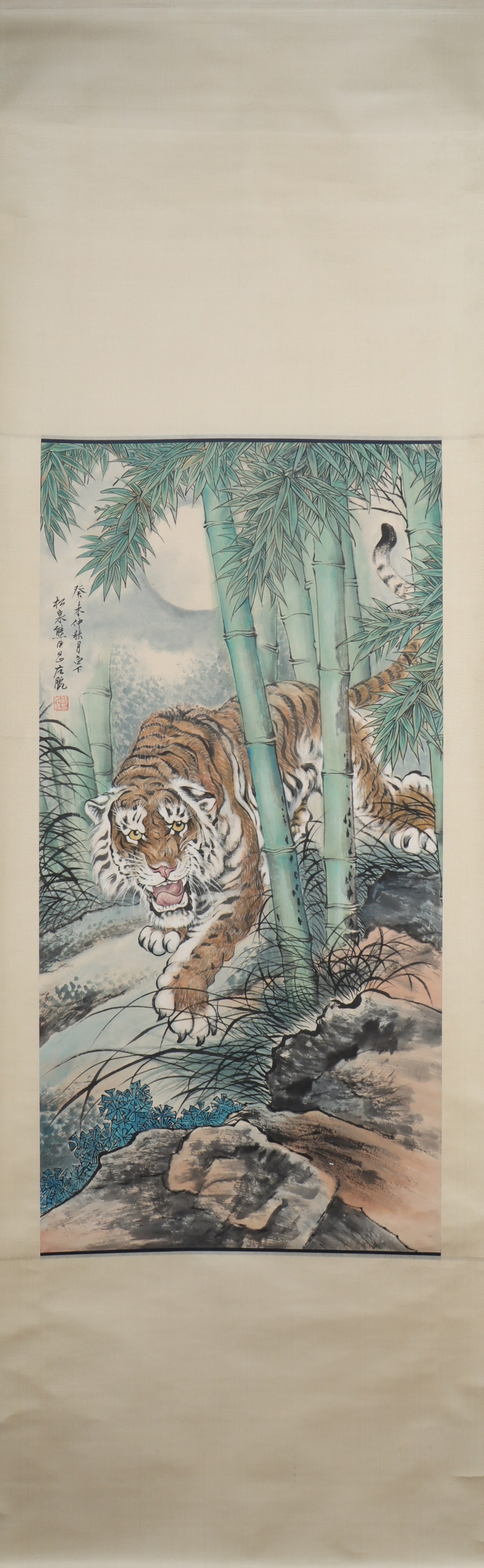 A Chinese Vertical Scroll Ink Painting of Tiger on Paper: A Chinese Vertical Scroll Ink Painting of Tiger on Paper Xiong bingchang Size:100cmx50cm (The Dimensions Of All Batches Are Manually Measured.If You Need More Detailed Information, Please Contact