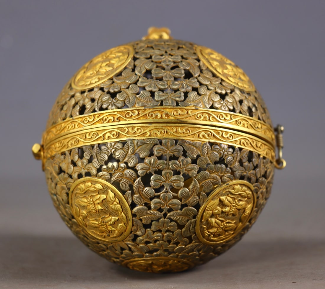 An Exquisite Gilt Bronze Lotus Pattern Pendant - 5