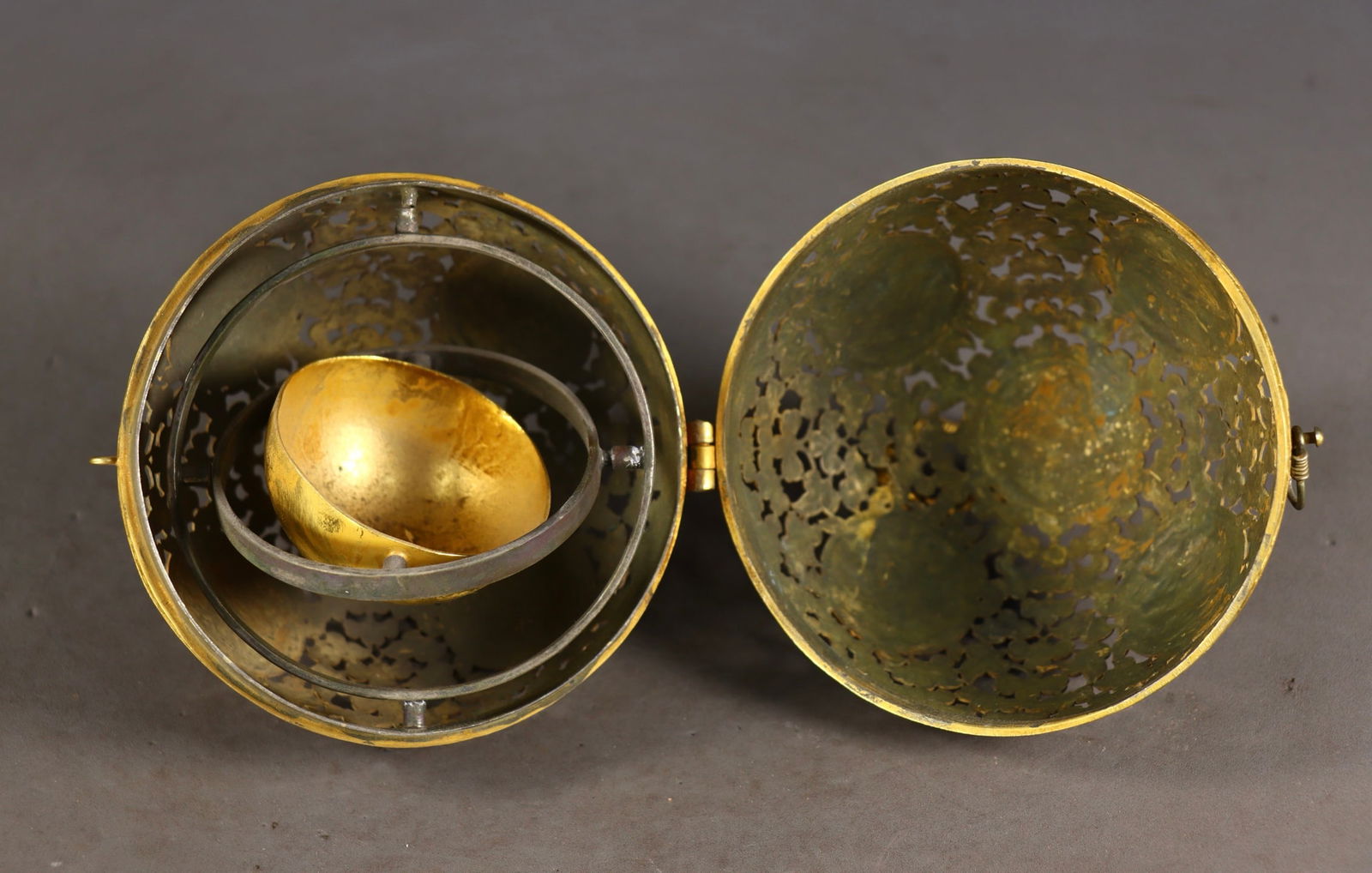 An Exquisite Gilt Bronze Lotus Pattern Pendant - 8