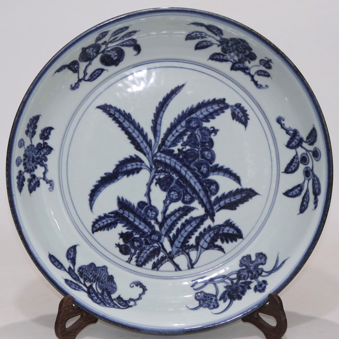 An Exquisite Blue and White Melon and Fruit Pattern Plate - 2