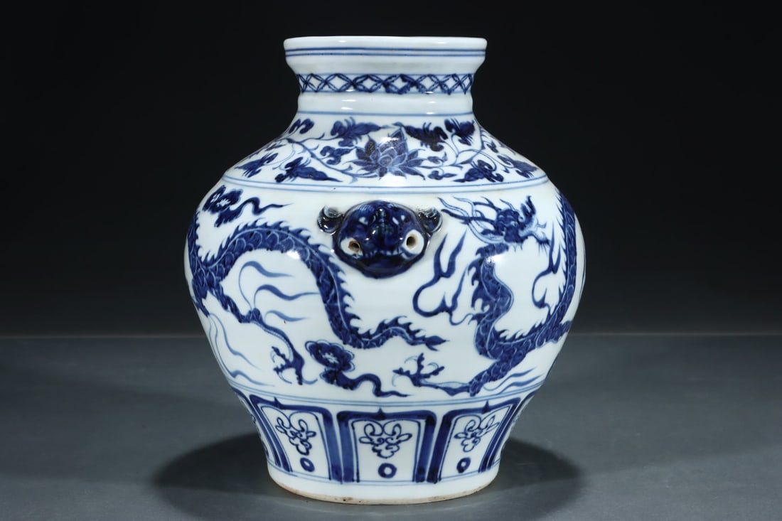 An Exquisite Blue and White Lotus Pattern Dragon Pattern Double-Ears Jar - 2