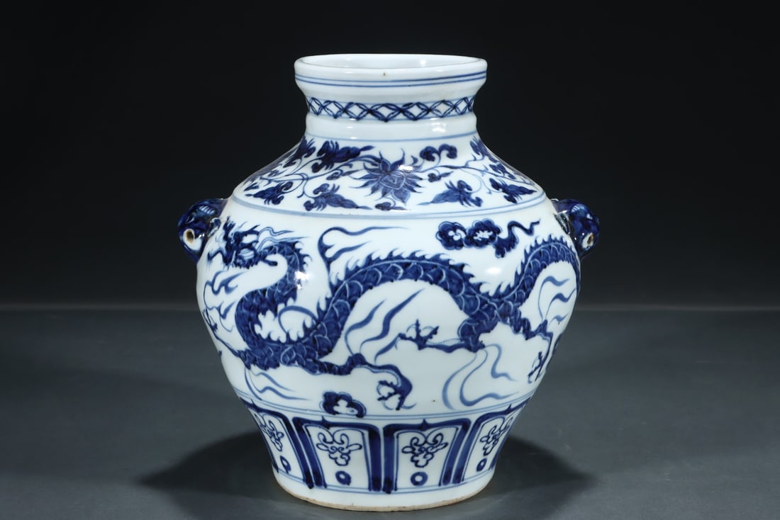 An Exquisite Blue and White Lotus Pattern Dragon Pattern Double-Ears Jar - 3