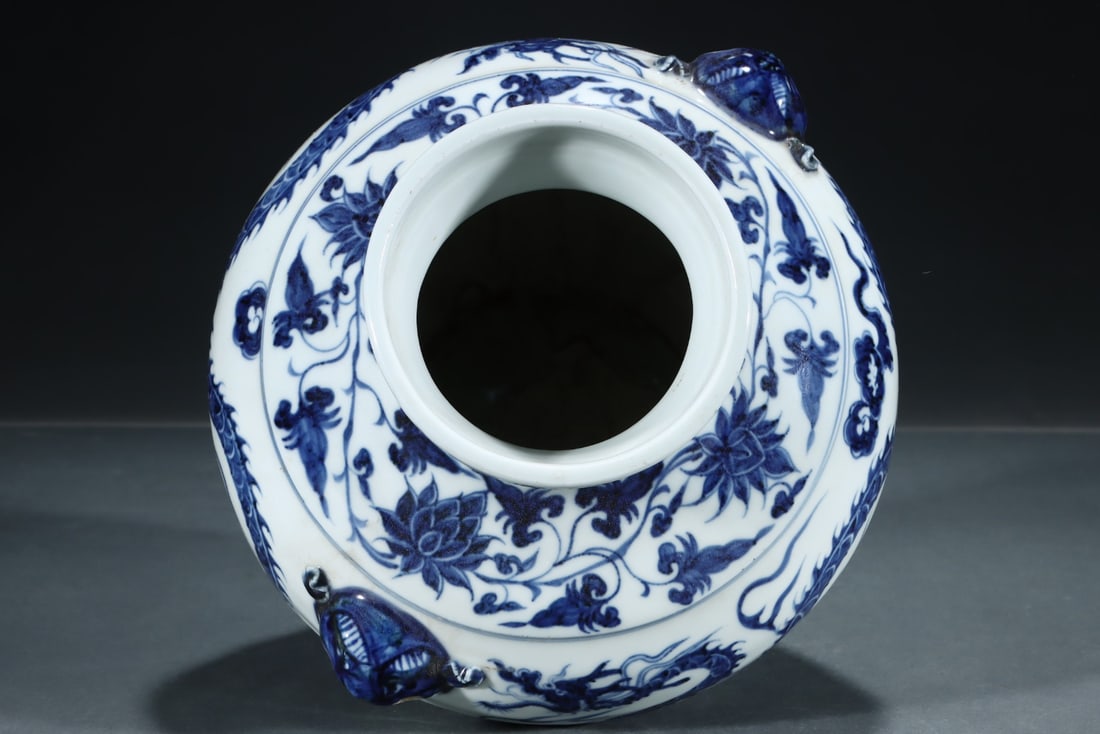 An Exquisite Blue and White Lotus Pattern Dragon Pattern Double-Ears Jar - 4