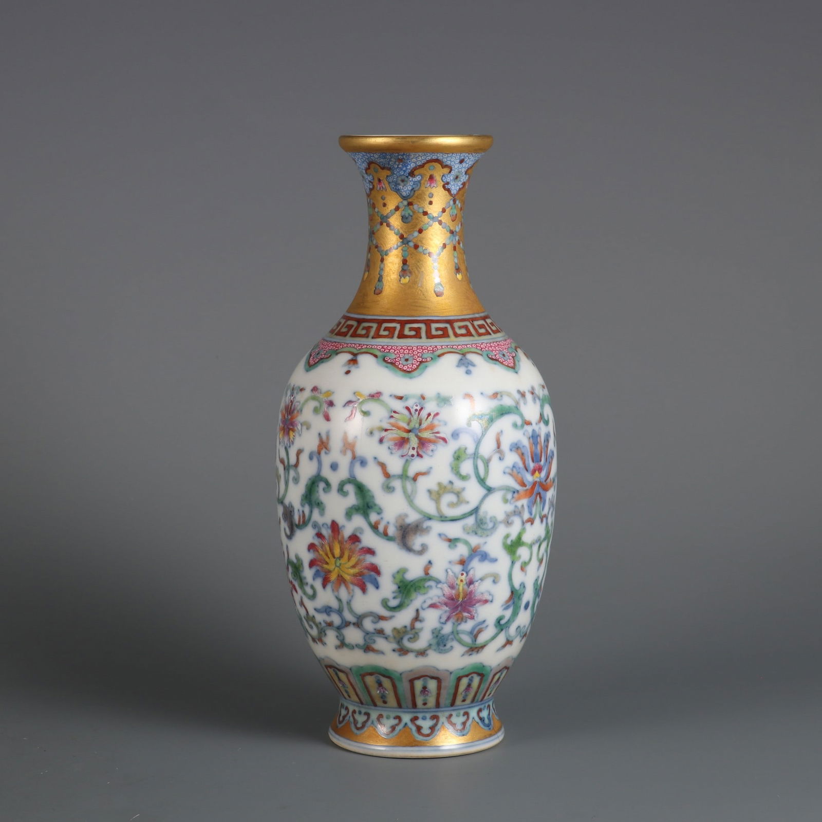 An Exquisite Doucai Lotus Pattern Vase - 2