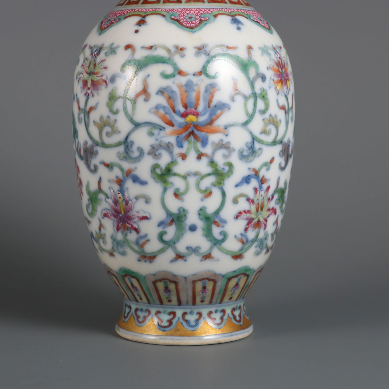 An Exquisite Doucai Lotus Pattern Vase - 4