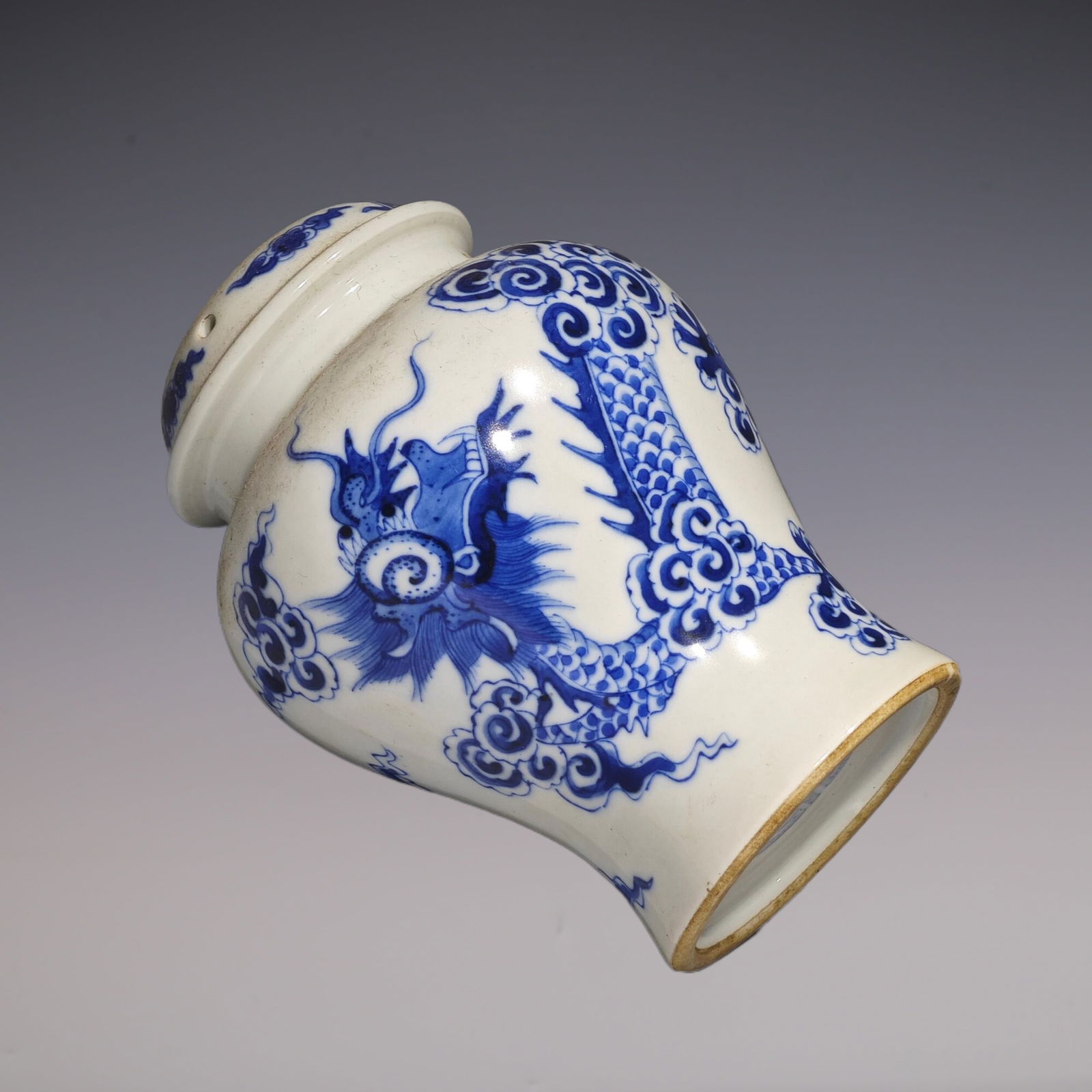 An Exquisite Blue and White Dragon Pattern Jar - 4