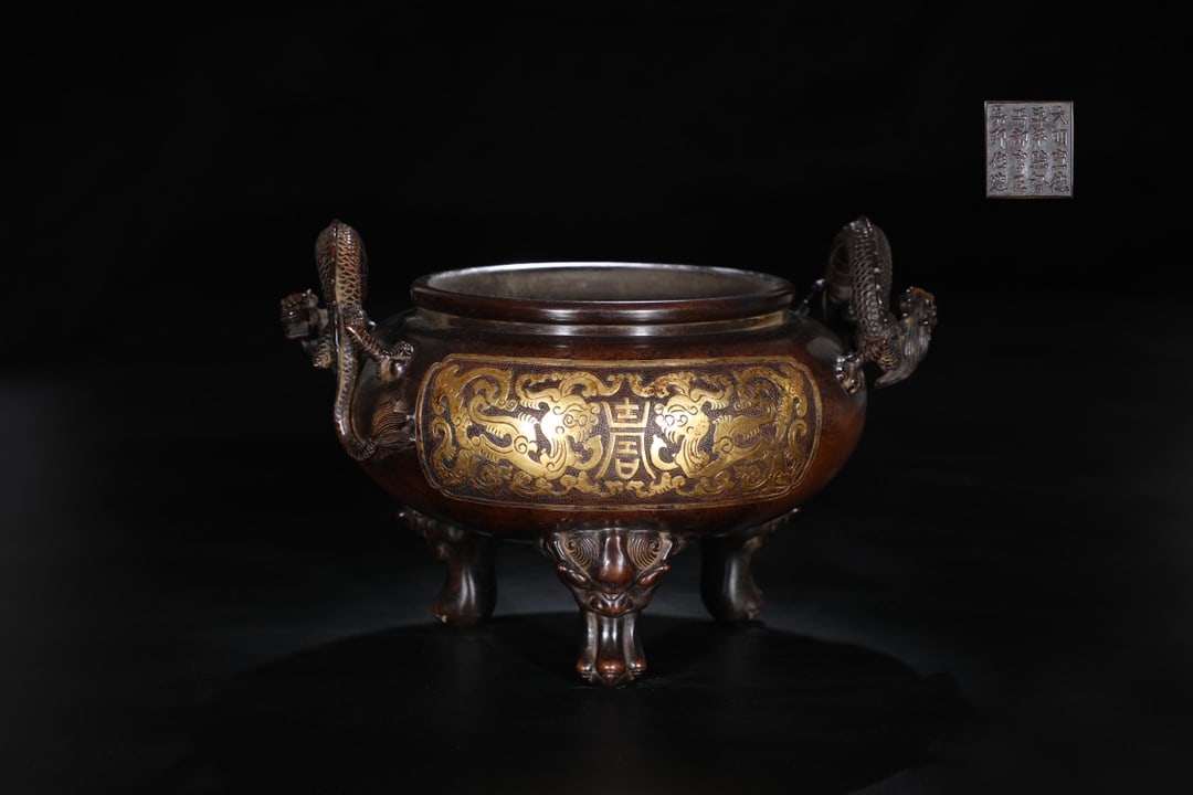 An Exquisite Gilt Bronze Dragon Pattern Double-Ears and Tripod Censer: An Exquisite Gilt Bronze Dragon Pattern Double-Ears and Tripod Censer Ming Dynasty, China Size:22.3cmx28.5cm Weight:10.2kg (The Dimensions Of All Batches Are Manually Measured.If You Need More