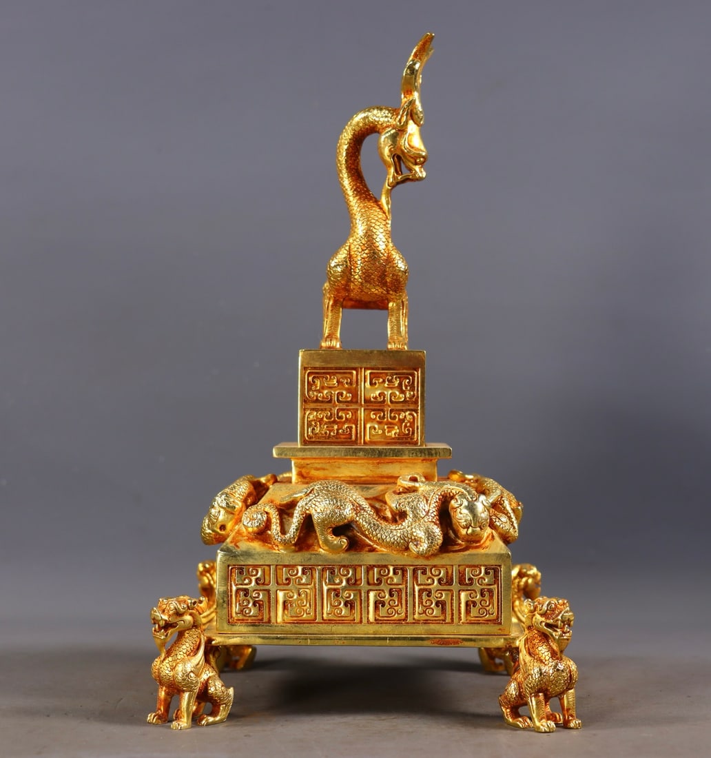 A Set of Fine Gilt Bronze Auspicious Beast Seal: A Set of Fine Gilt Bronze Auspicious Beast Seal Qing Dynasty, China Size:26.5cm16cmx16cm Size:16.5cm5cmx5cm Size:4.5cm8cmx8cm Weight:4860g (The Dimensions Of All Batches Are Manually Measured.If You N