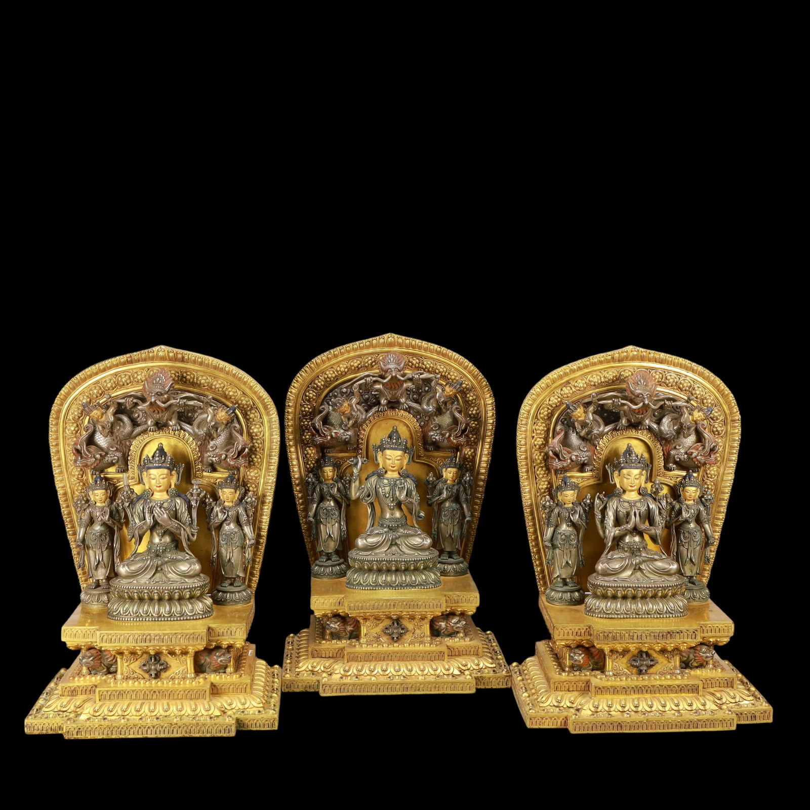 A Exquisite A Set of Gilt Silver Buddha statue: A Exquisite A Set of Gilt Silver Buddha statue Ming Dynasty, China Yongle Six-character Mark Size:29.5cmx20cmx45cm Weight:42900g (The Dimensions Of All Batches Are Manually Measured.If You Need