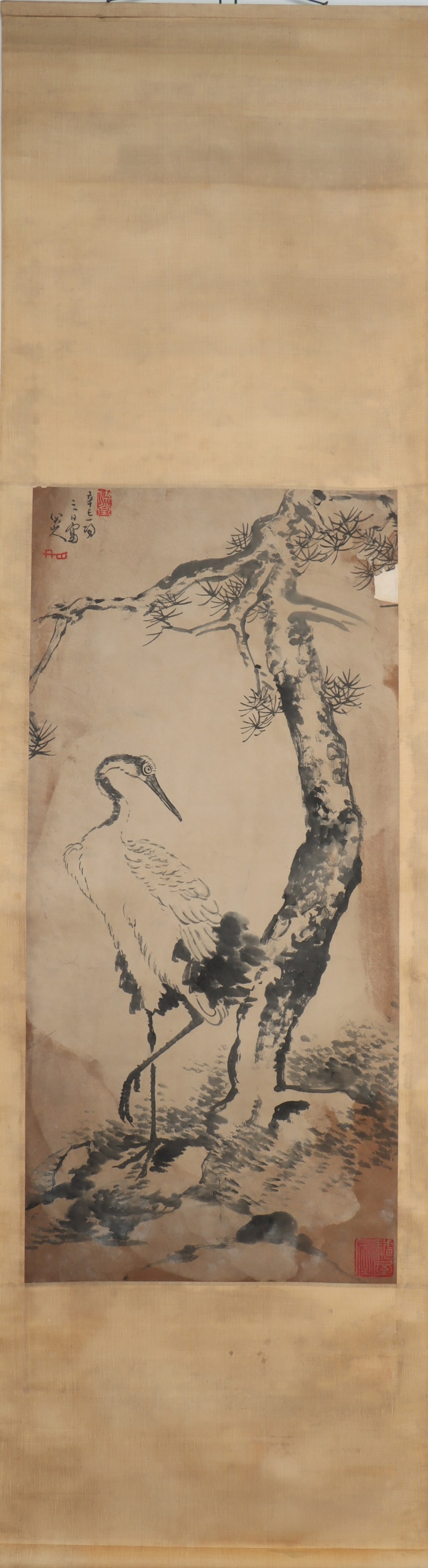 A Chinese Vertical Scroll Ink Painting of Pine and Crane on Paper: A Chinese Vertical Scroll Ink Painting of Pine and Crane on Paper Ba dashanren Size:86cmx40cm (The Dimensions Of All Batches Are Manually Measured.If You Need More Detailed Information, Please