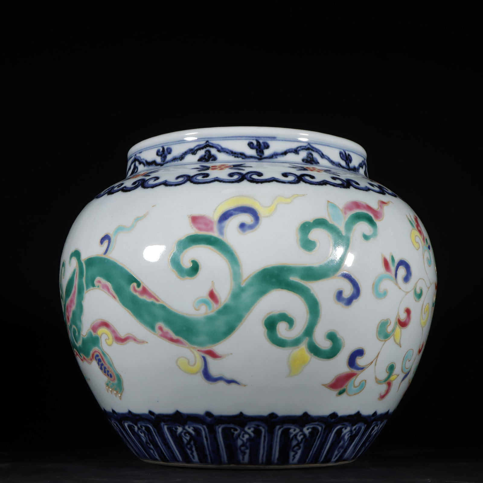 An Exquisite Wucai Dragon Pattern Jar - 3