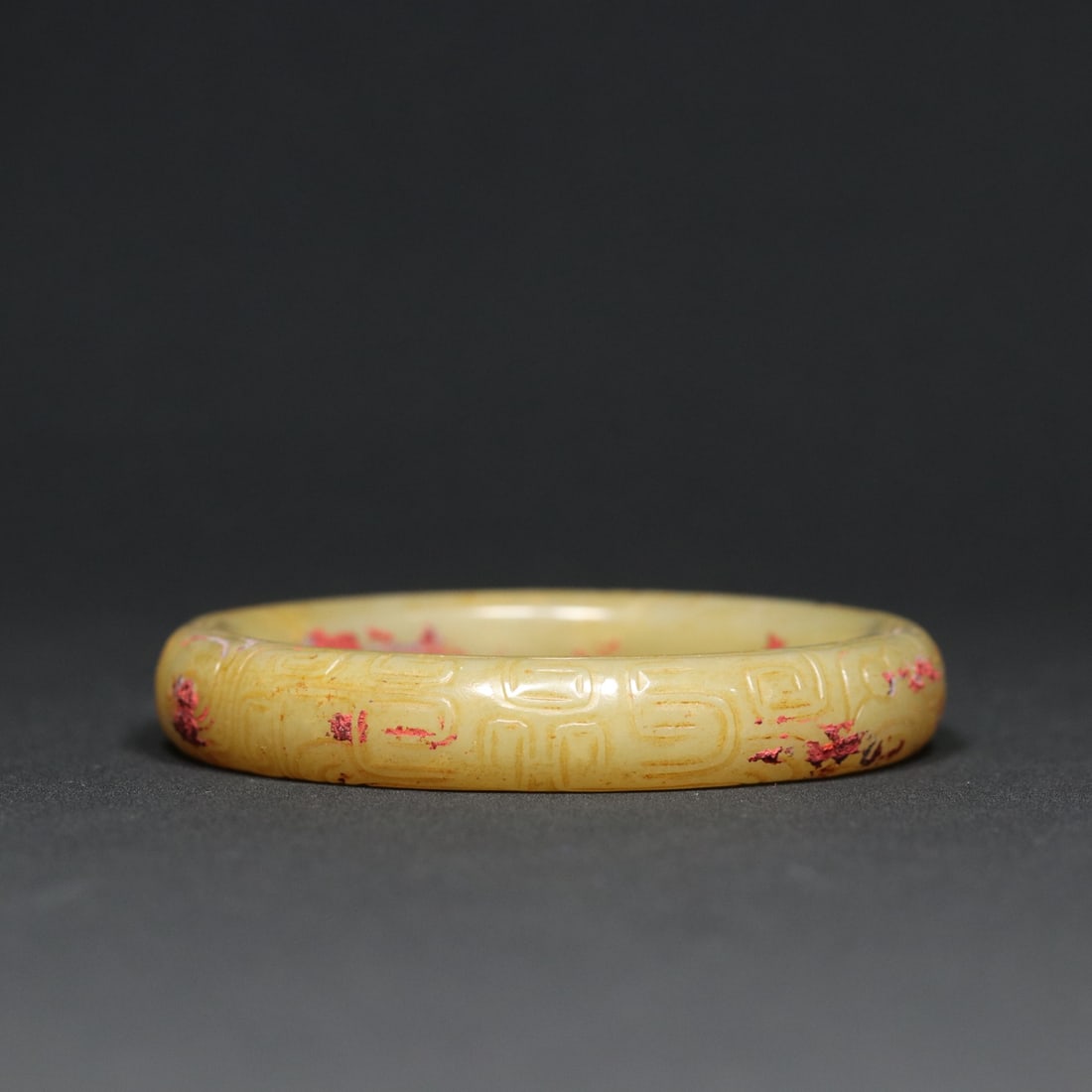 An Exquisite White Jade Dragon Pattern Bracelets: An Exquisite White Jade Dragon Pattern Bracelets Han Dynasty, China Size:7.8cmx1.3cm Diameter Size:6cm Weight:59.8g (The Dimensions Of All Batches Are Manually Measured.If You Need More Detailed