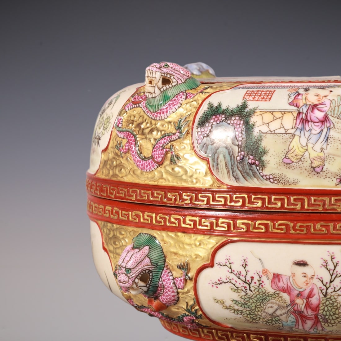 An Exquisite Enamel Character and Story Pattern Box - 2