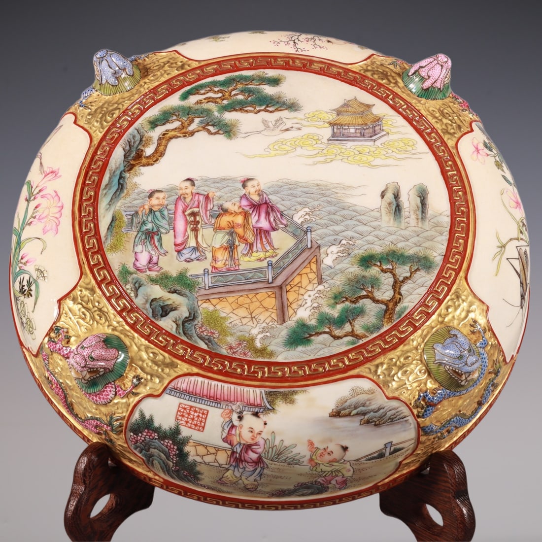 An Exquisite Enamel Character and Story Pattern Box - 7