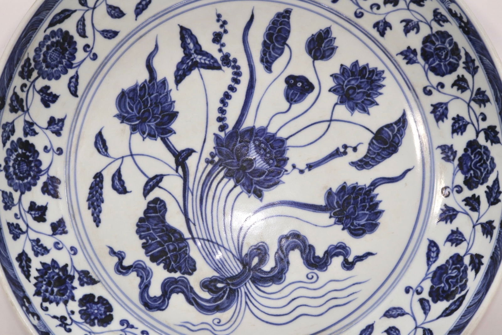 An Exquisite Blue and White Lotus Pattern Flower Pattern Plate - 2