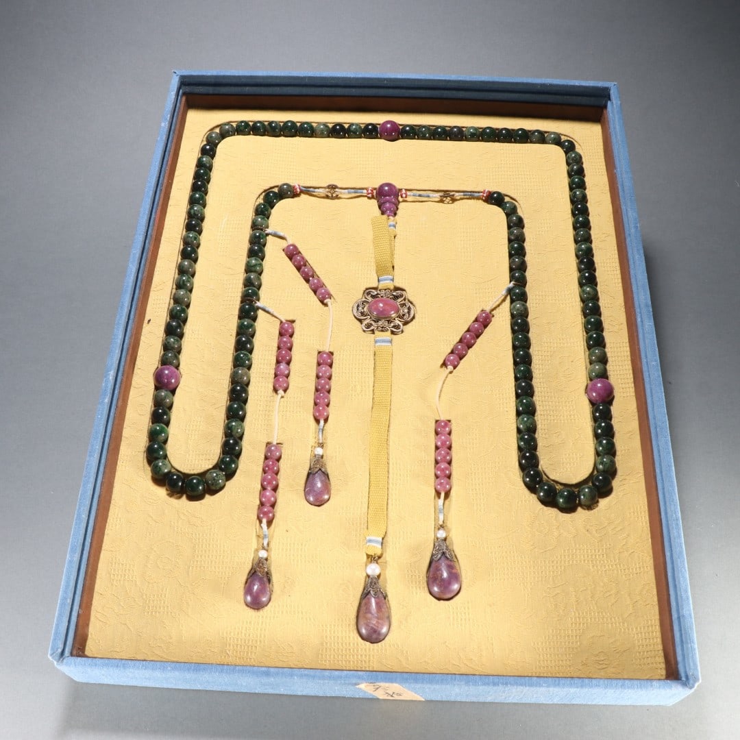 A Set of Fine Jadeite Painted Gold Round beads: A Set of Fine Jadeite Painted Gold Round beads Qing Dynasty, China Size:1.2cm (The Dimensions Of All Batches Are Manually Measured.If You Need More Detailed Information, Please Contact Our Customer