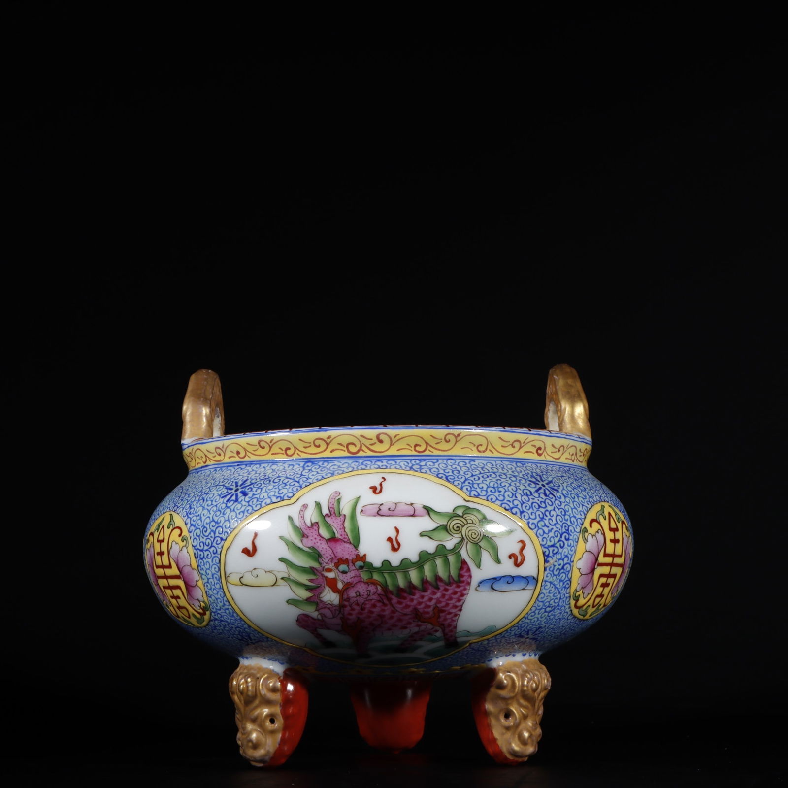 An Exquisite Famille-Rose Auspicious Beast Pattern Bats and Peach Pattern Double-Ears and Tripod: An Exquisite Famille-Rose Auspicious Beast Pattern Bats and Peach Pattern Double-Ears and Tripod Censer Qing Dynasty, China Qianlong Six-character Mark Size:13.6cmx17cm (The Dimensions Of All