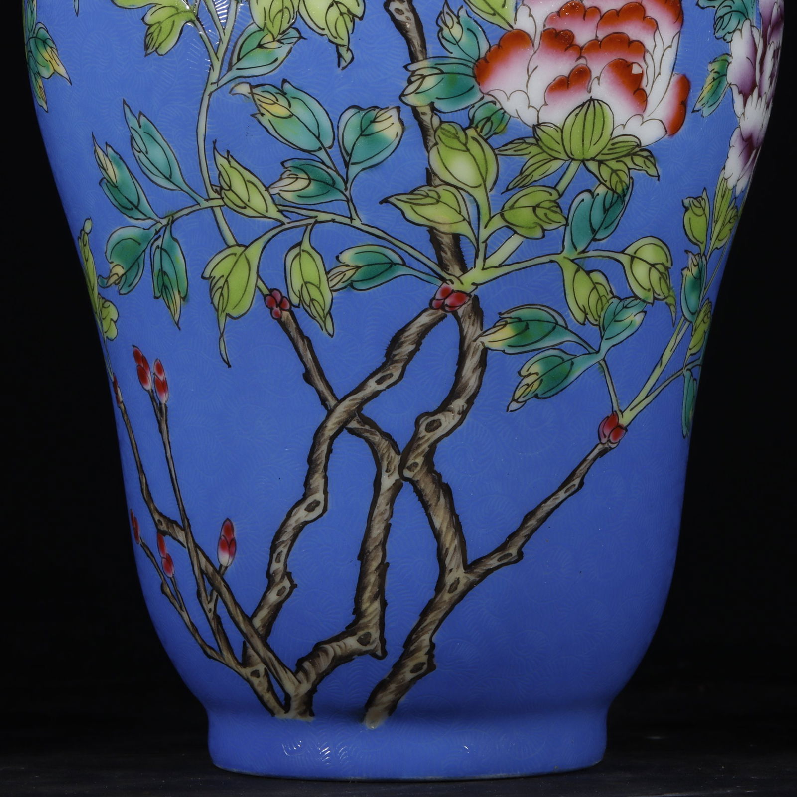An Exquisite Enamel Flower and Bird Pattern Vase - 4