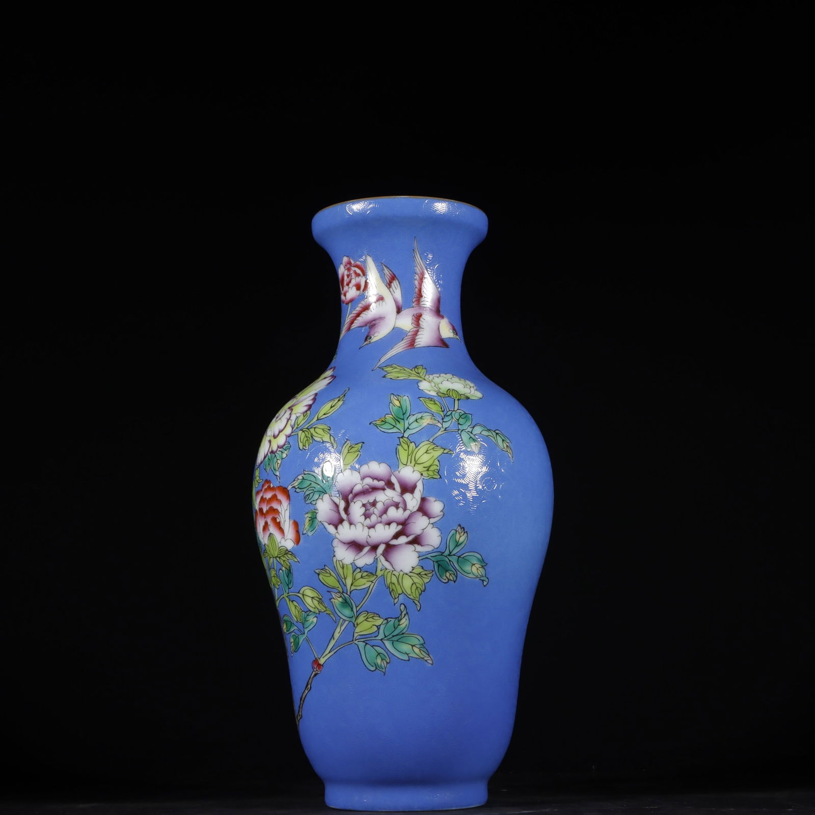 An Exquisite Enamel Flower and Bird Pattern Vase - 5
