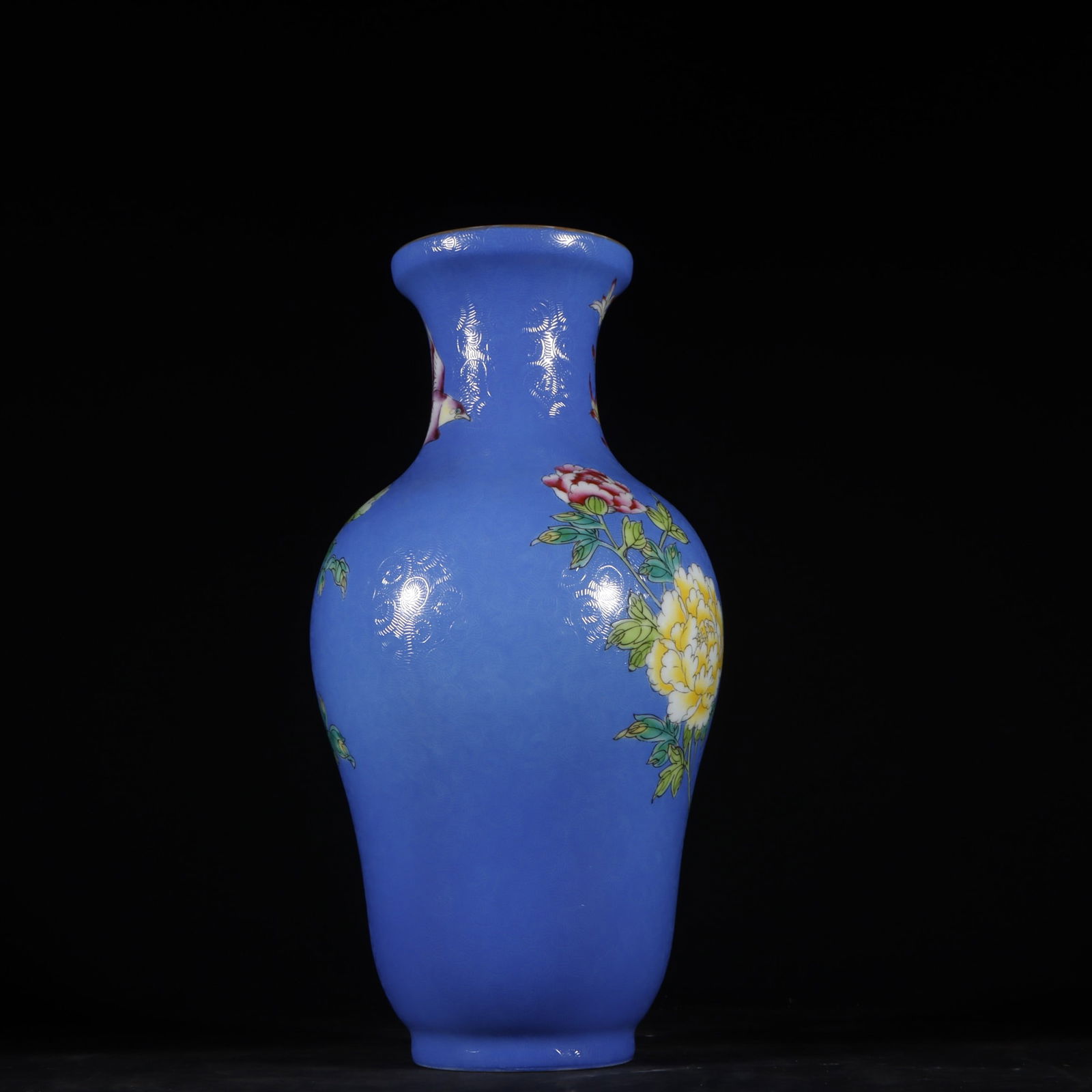 An Exquisite Enamel Flower and Bird Pattern Vase - 6
