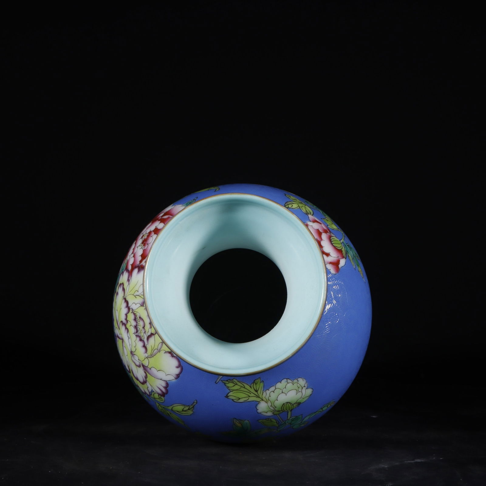 An Exquisite Enamel Flower and Bird Pattern Vase - 8