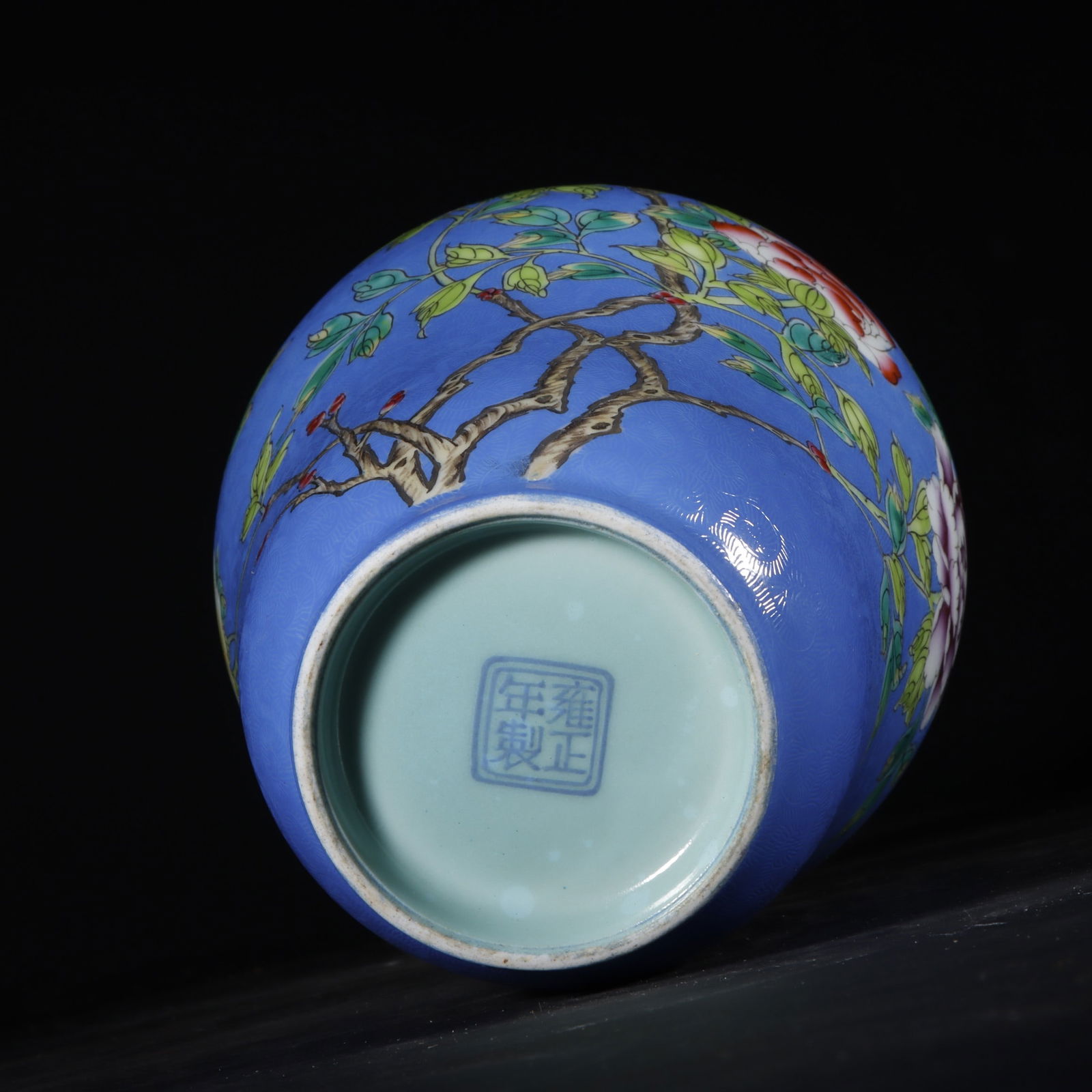 An Exquisite Enamel Flower and Bird Pattern Vase - 9