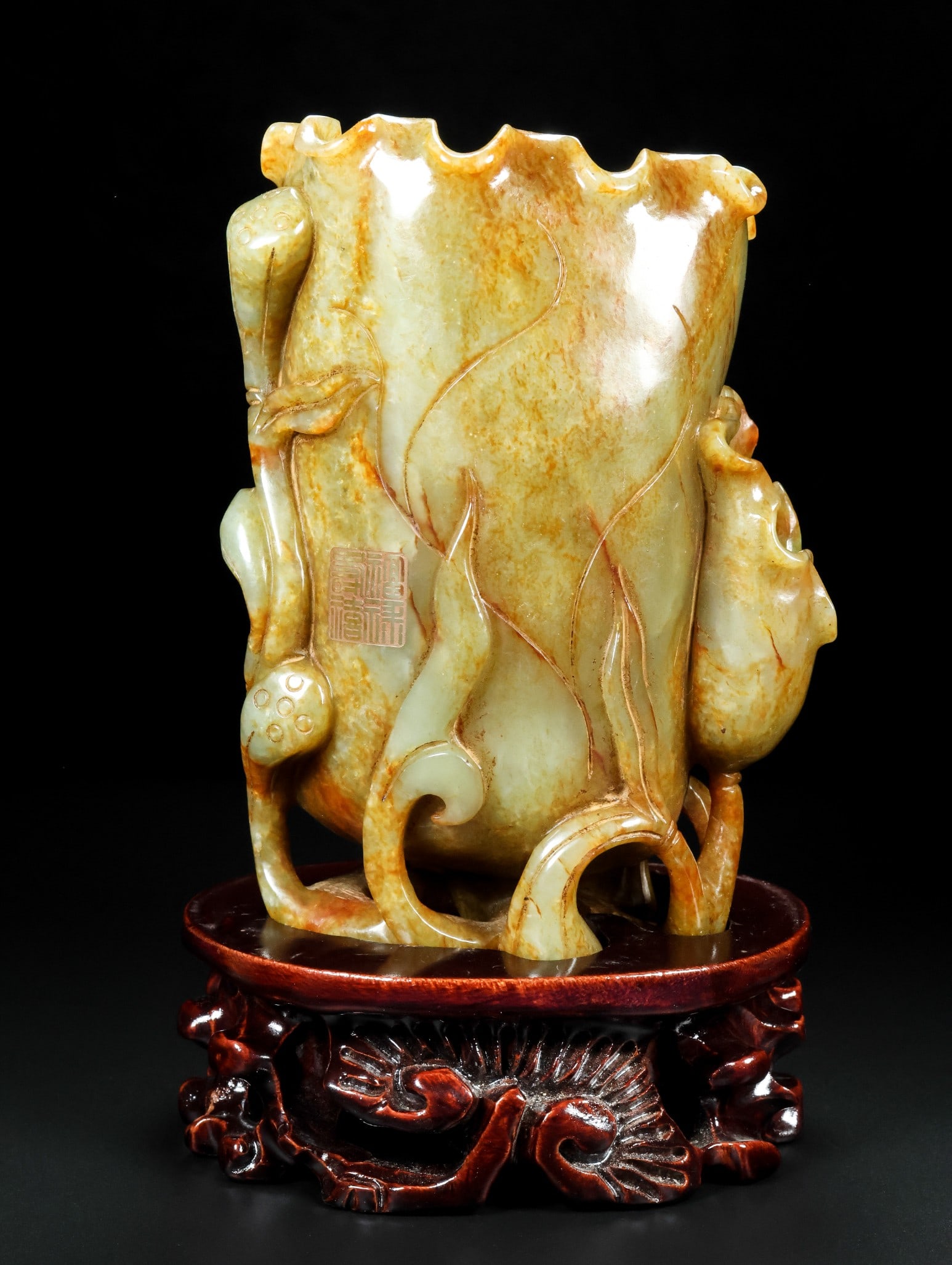 An Exquisite White Jade Flower Pattern Brush Pot Ornament: An Exquisite White Jade Flower Pattern Brush Pot Ornament Qing Dynasty, China Size:19cmx15cmx10cm Weight:1271g (The Dimensions Of All Batches Are Manually Measured.If You Need More Detailed