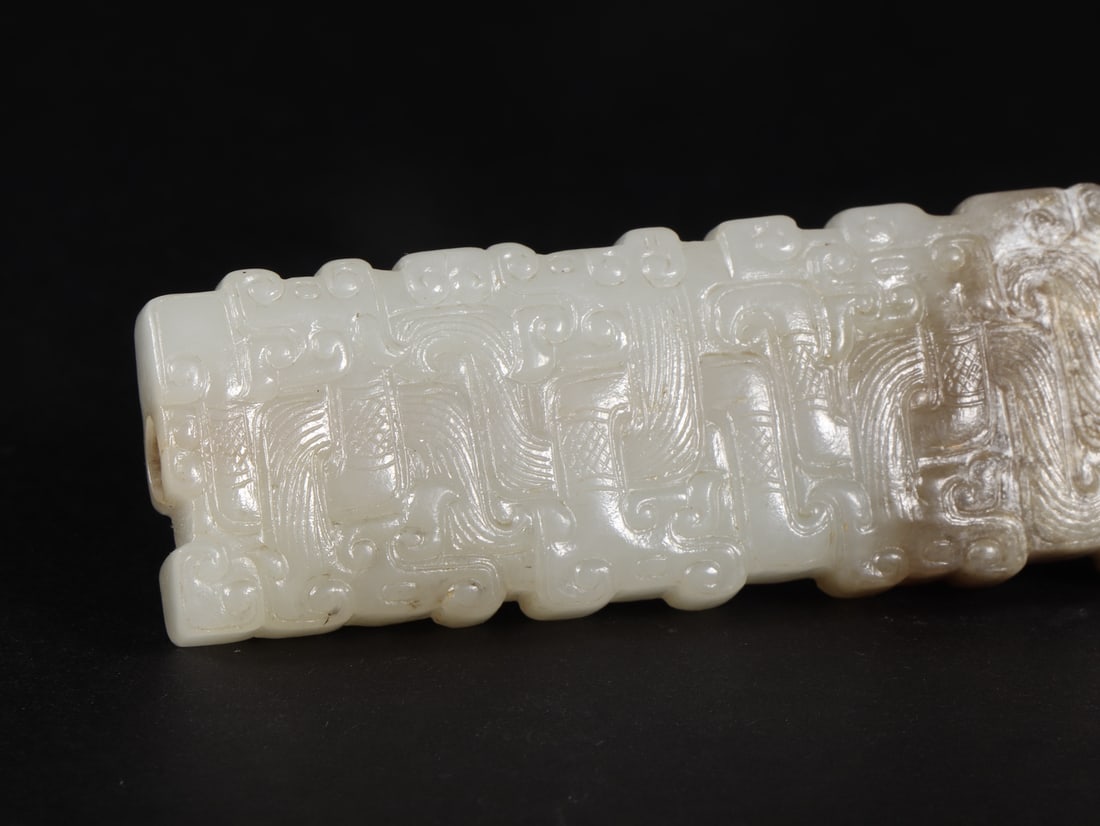 An Exquisite White Jade Ornament - 5