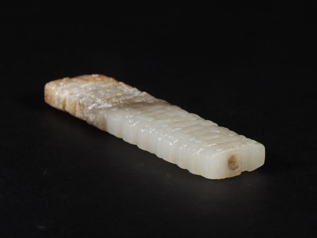 An Exquisite White Jade Ornament - 8