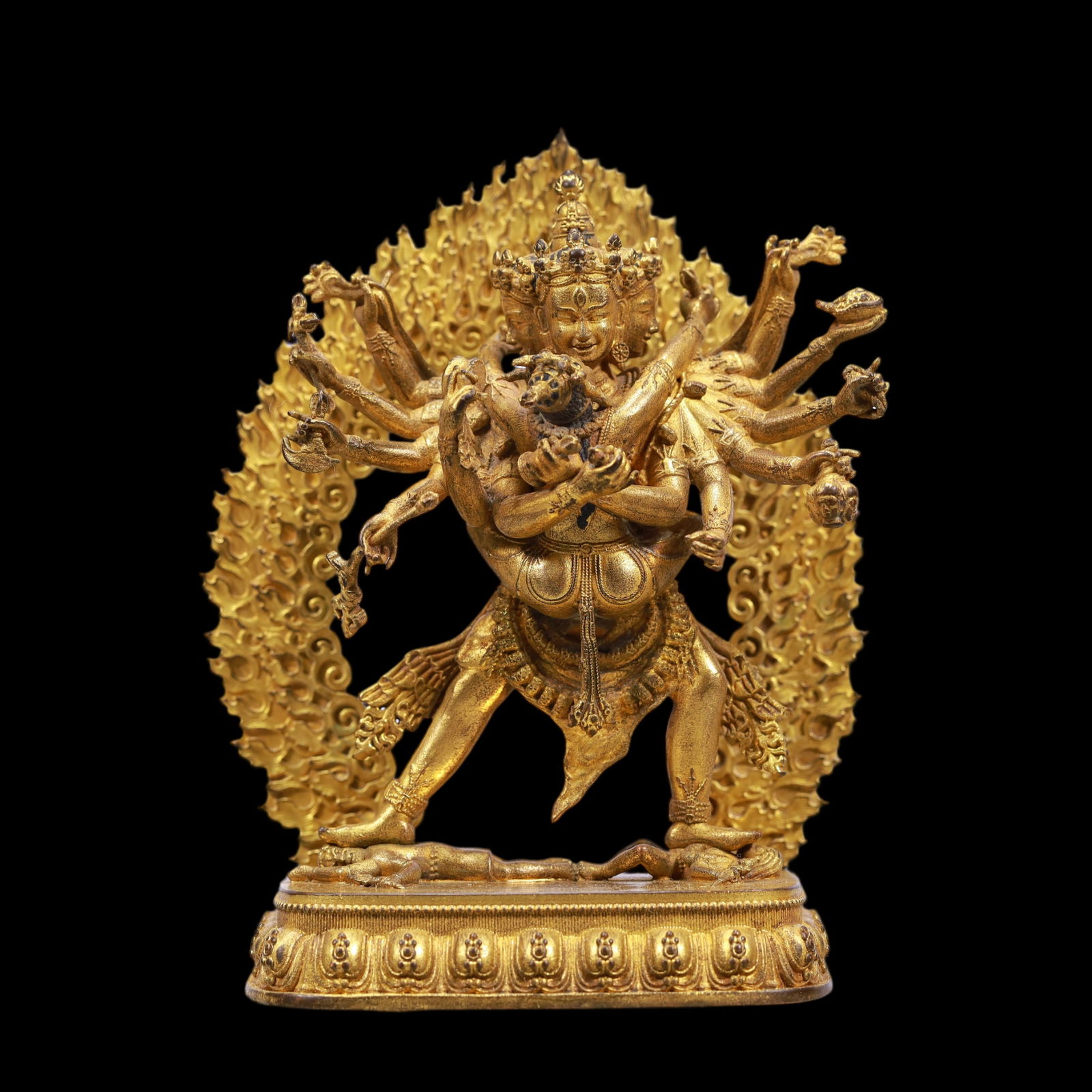 A Exquisite Gilt Bronze Statue of Vajra: A Exquisite Gilt Bronze Statue of Vajra Ming Dynasty, China Size:8cmx5cmx11.5cm Weight:500g (The Dimensions Of All Batches Are Manually Measured.If You Need More Detailed Information, Please