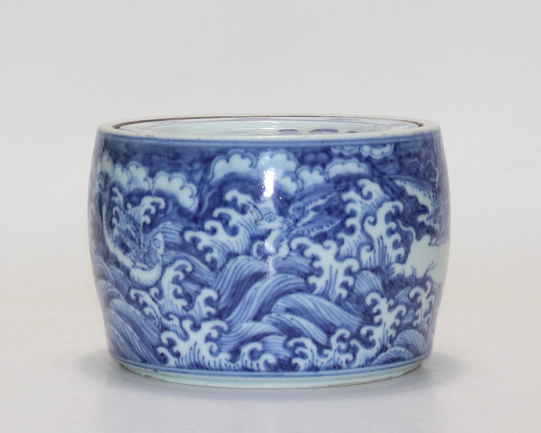 An Exquisite Blue and White Seawater Pattern Auspicious Beast Pattern Jar - 2
