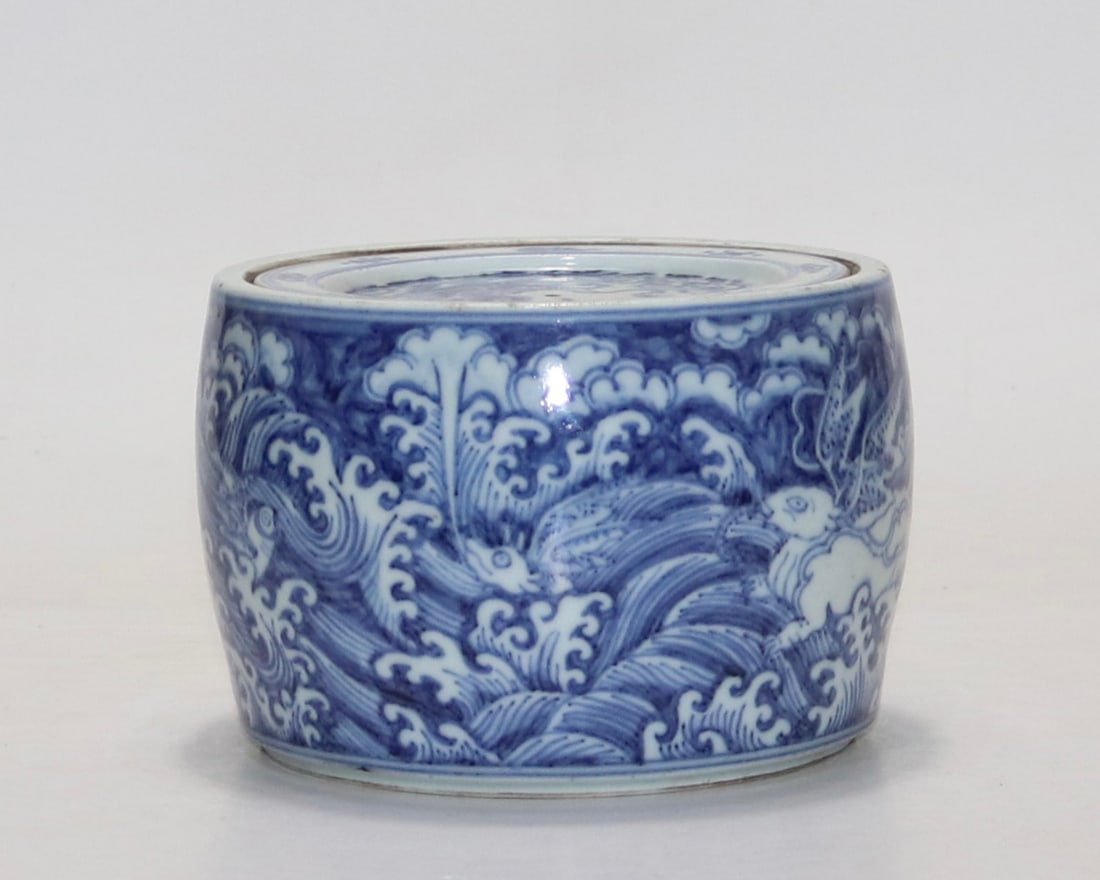 An Exquisite Blue and White Seawater Pattern Auspicious Beast Pattern Jar - 4