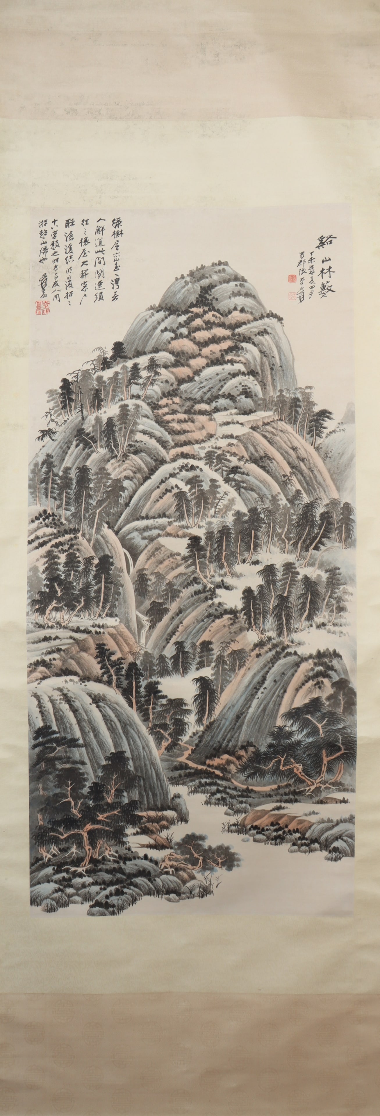 A Chinese Vertical Scroll Ink Painting of Landscape on Paper: A Chinese Vertical Scroll Ink Painting of Landscape on Paper Zhang daqian Size:130cmx59cm (The Dimensions Of All Batches Are Manually Measured.If You Need More Detailed Information, Please Contact