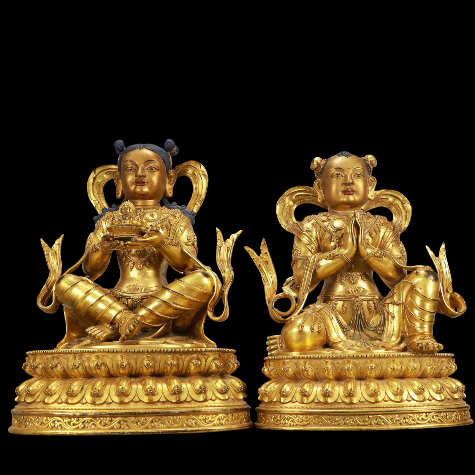 A Exquisite A pair of Gilt Bronze Figures: A Exquisite A pair of Gilt Bronze Figures Ming Dynasty, China Yongle Six-character Mark Size:30cmx23cmx41cm Weight:21250g (The Dimensions Of All Batches Are Manually Measured.If You Need More