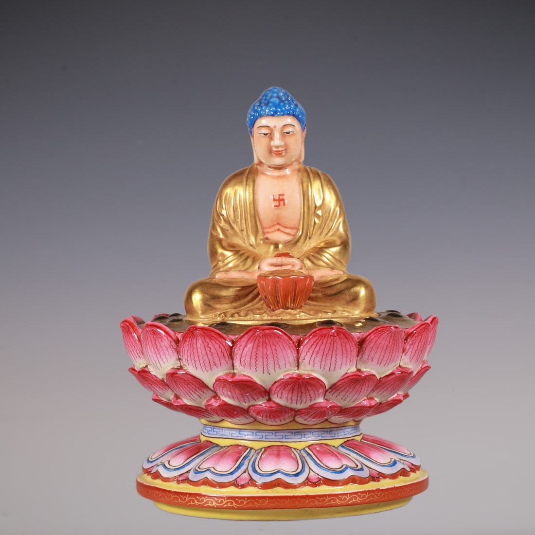 An Exquisite Enamel Painted Gold Buddha Statue: An Exquisite Enamel Painted Gold Buddha Statue Qing Dynasty, China Qianlong Six-character Mark Size:13.5cmx9.8cm (The Dimensions Of All Batches Are Manually Measured.If You Need More Detailed