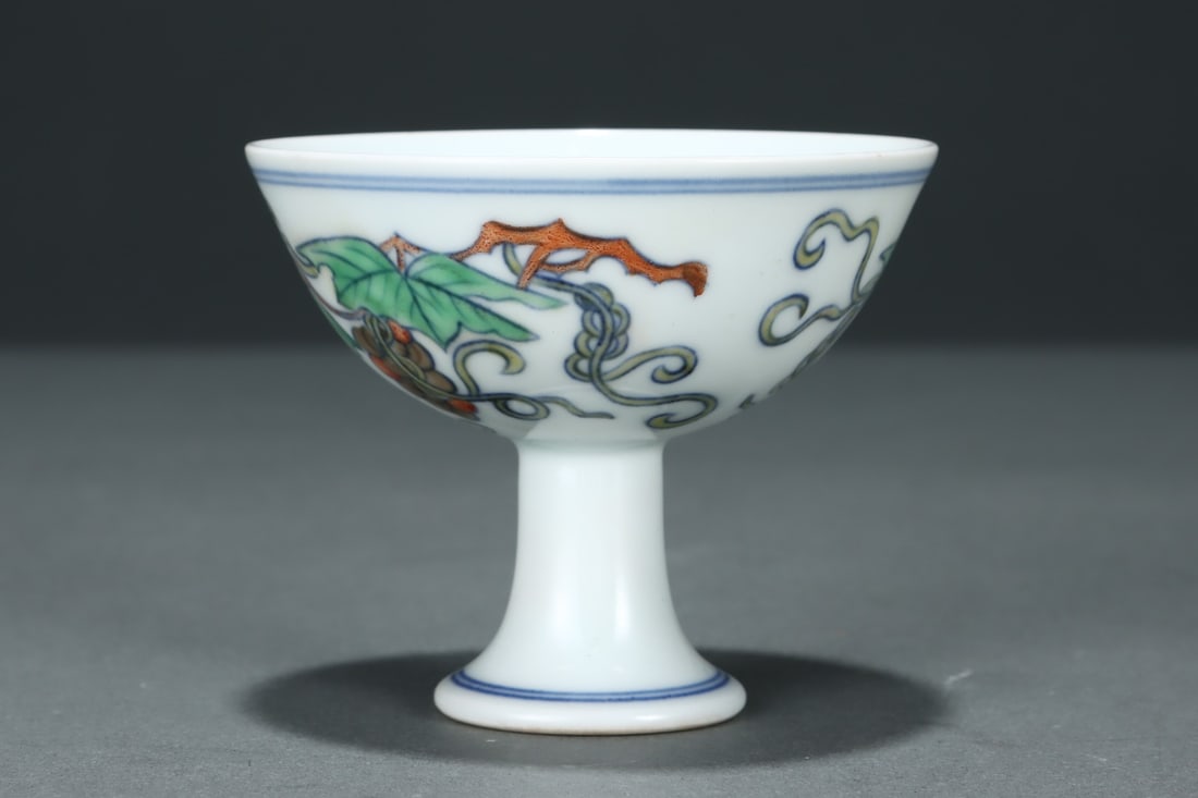 An Exquisite Doucai Grapes Pattern Cup - 3