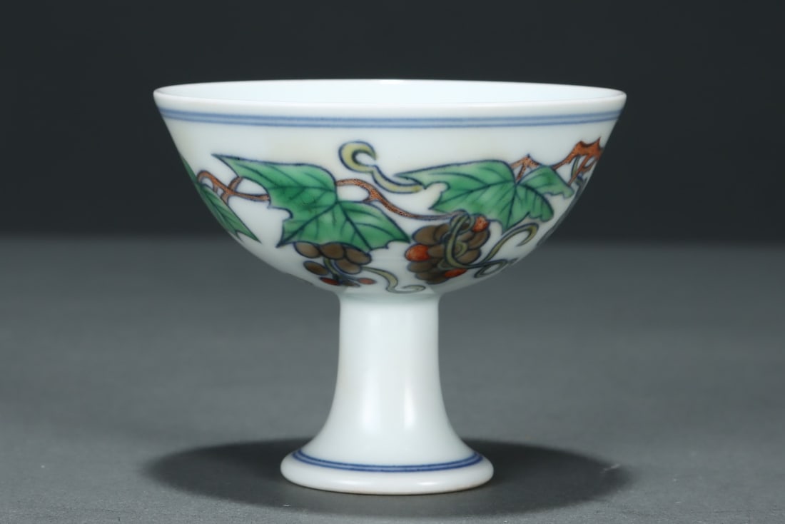 An Exquisite Doucai Grapes Pattern Cup - 4
