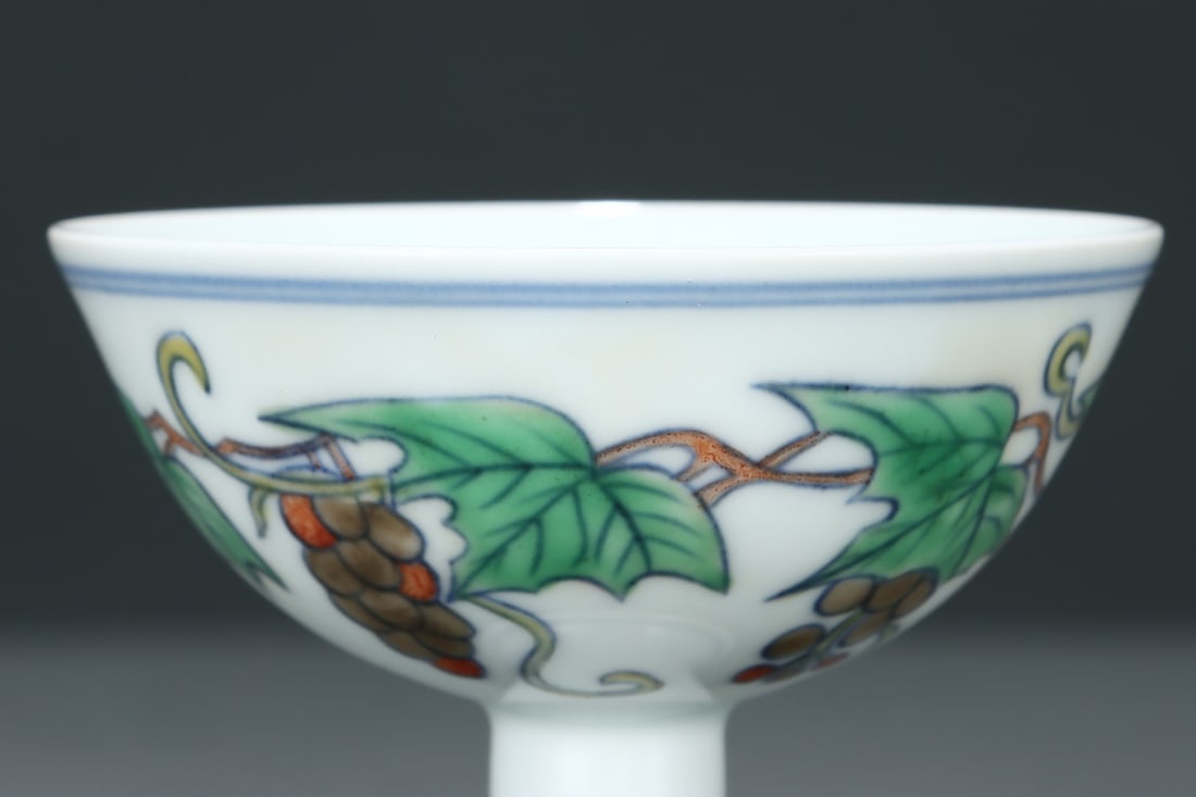 An Exquisite Doucai Grapes Pattern Cup - 5