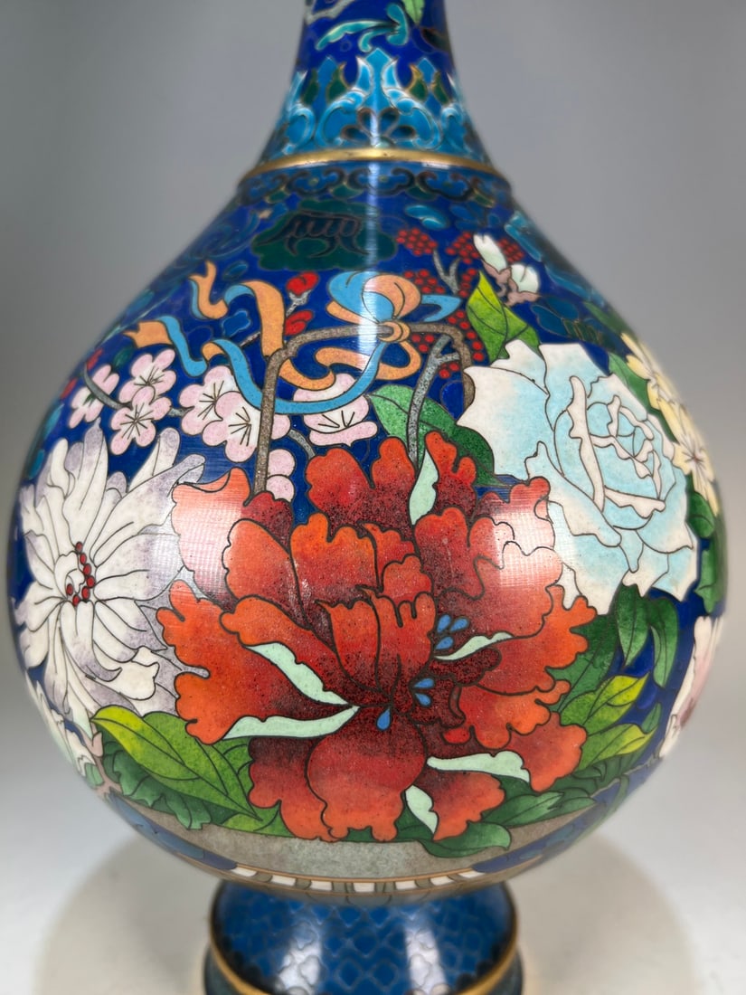 An Exquisite Cloisonne Flower Pattern Vase - 2