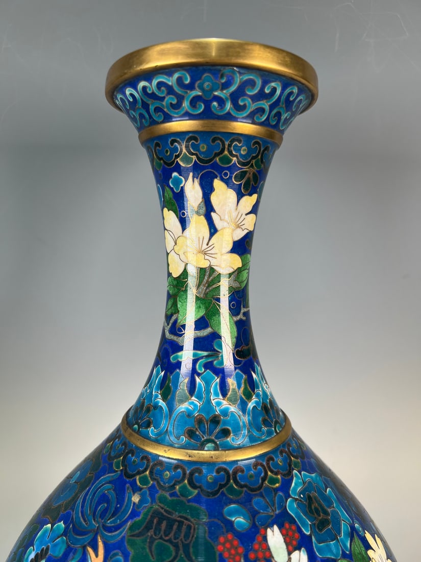 An Exquisite Cloisonne Flower Pattern Vase - 6