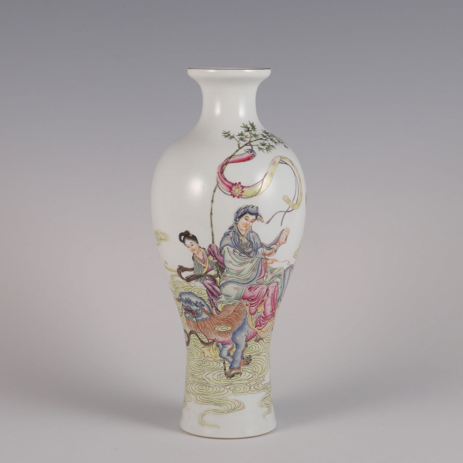 An Exquisite Enamel Character and Story Pattern with poem Vase: An Exquisite Enamel Character and Story Pattern with poem Vase Qing Dynasty, China Qianlong Four-character Mark Size:24.8cmx10.5cm (The Dimensions Of All Batches Are Manually Measured.If You Need