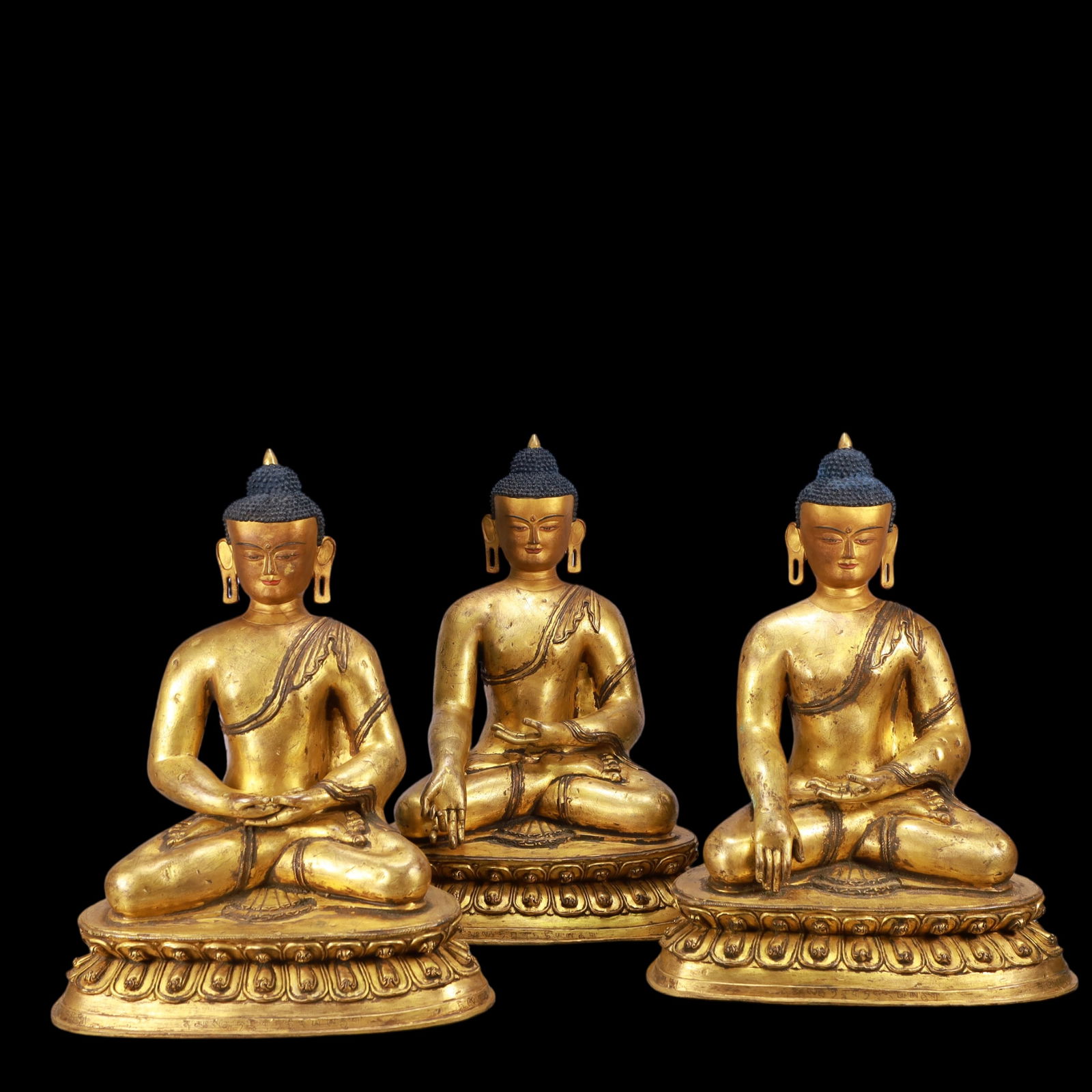 A Exquisite A Set of Gilt Bronze Statue of Sakyamuni: A Exquisite A Set of Gilt Bronze Statue of Sakyamuni Ming Dynasty, China Size:35cmx23cmx45cm Weight:35850g (The Dimensions Of All Batches Are Manually Measured.If You Need More Detailed