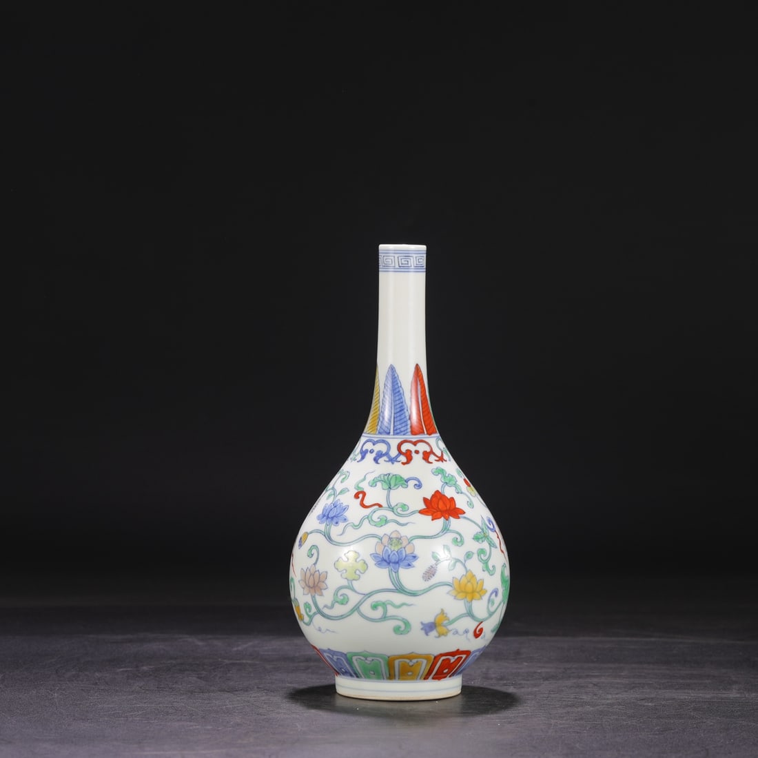 An Exquisite Doucai Lotus Pattern Vase - 2